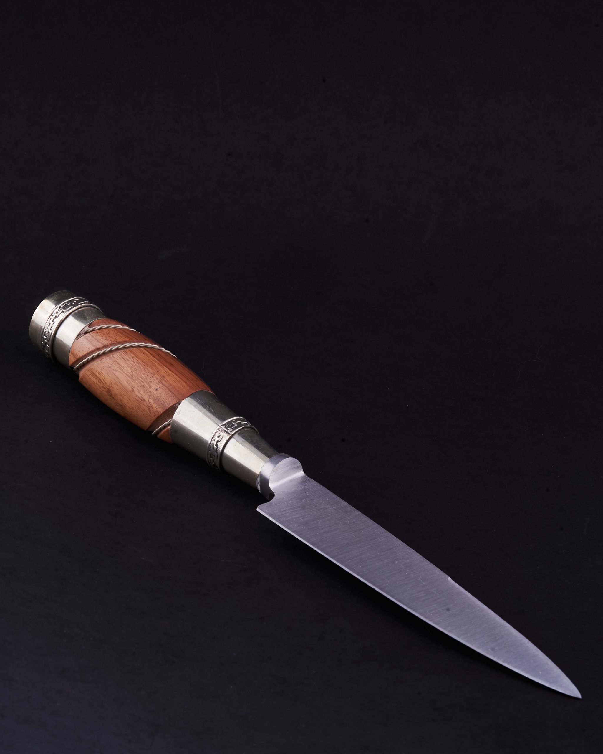 Madera alpaca con alambre